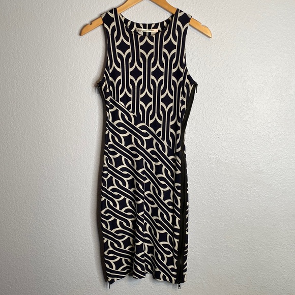 DVF dark navy and white geometric side zip bodycon dress size xs - Picture 2 of 8